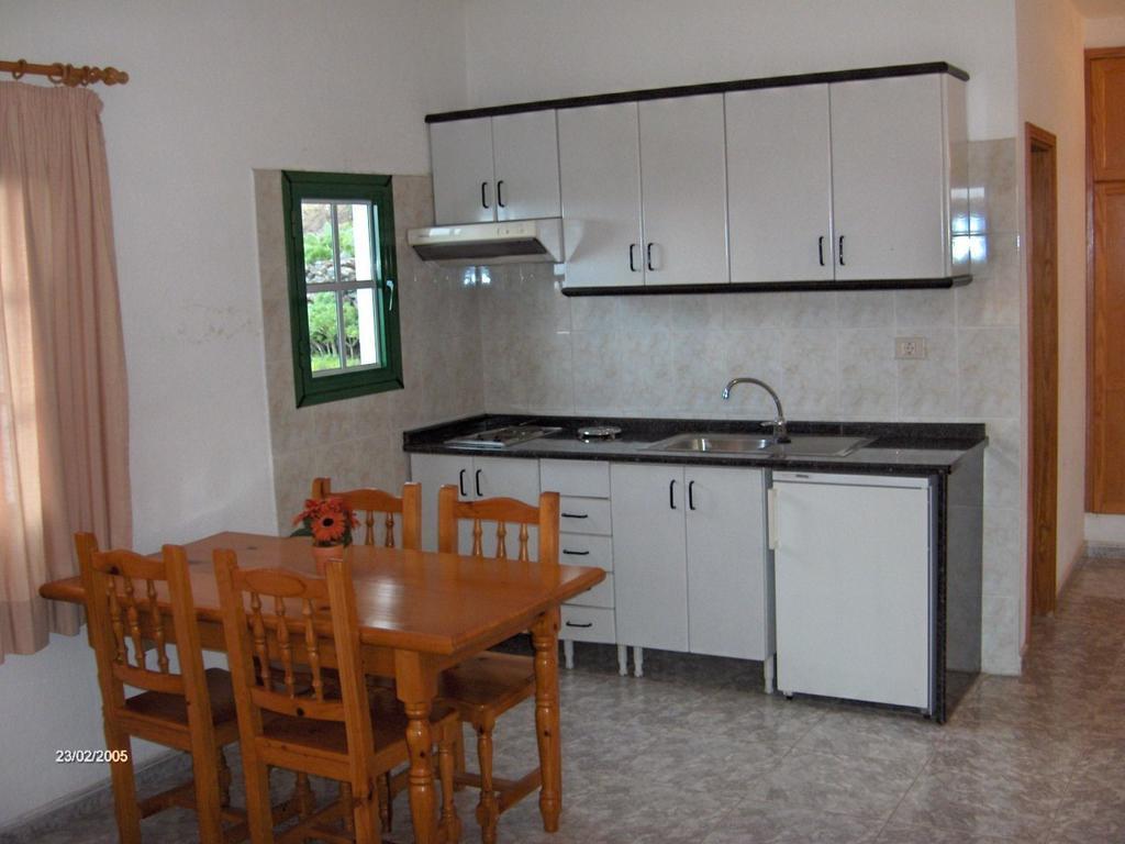 Apartamentos Las Casitas Frontera Exterior photo
